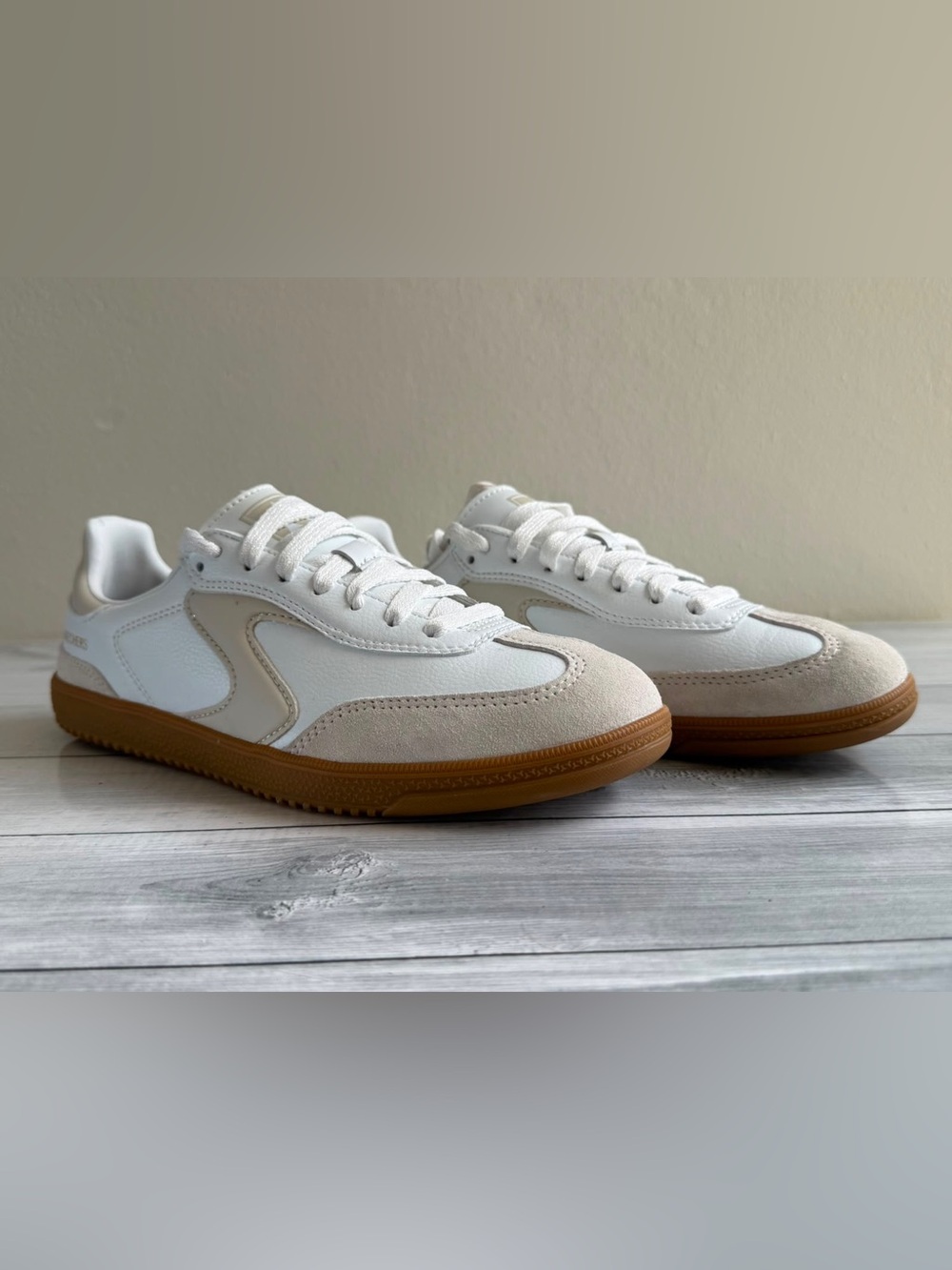 NEW Skechers Hotshot Kickoff Women's White Suede Court Sneakers Size 7.5
